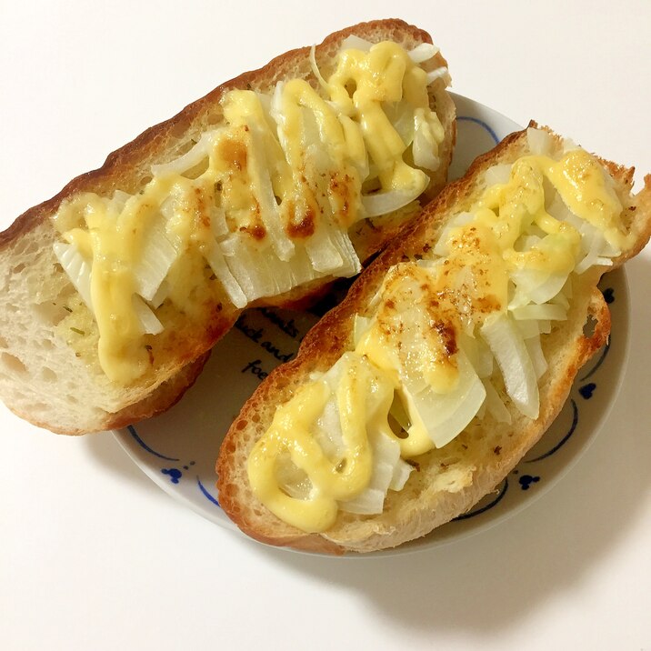 簡単 朝食にも オニオンマヨフランスパン レシピ 作り方 By Miena11 楽天レシピ